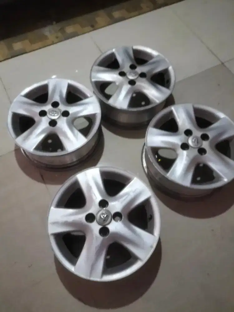 Jual velg Yaris R15