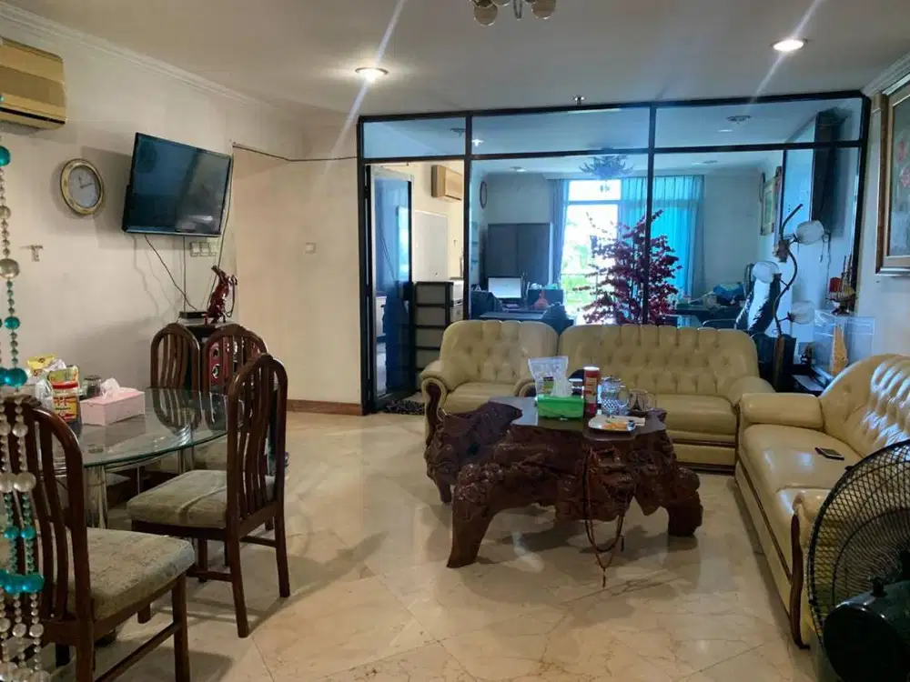 DIJUAL CEPAT APARTEMEN KONDOMINIUM GRAHA FAMILI 3BR SIAP HUNI