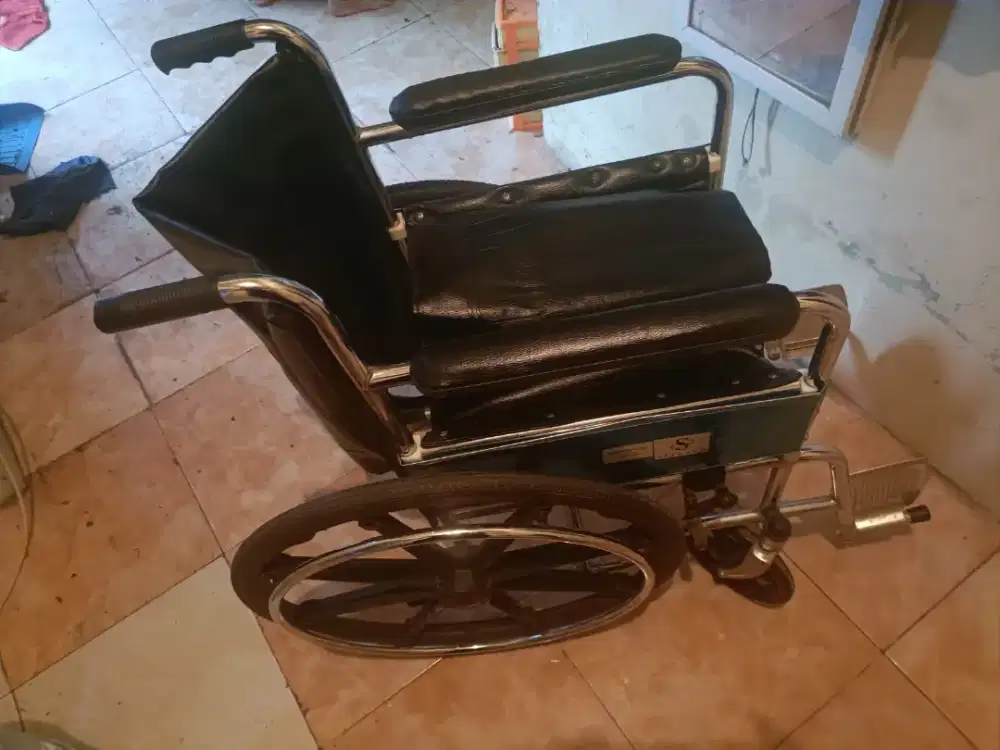 Kursi roda masih baru