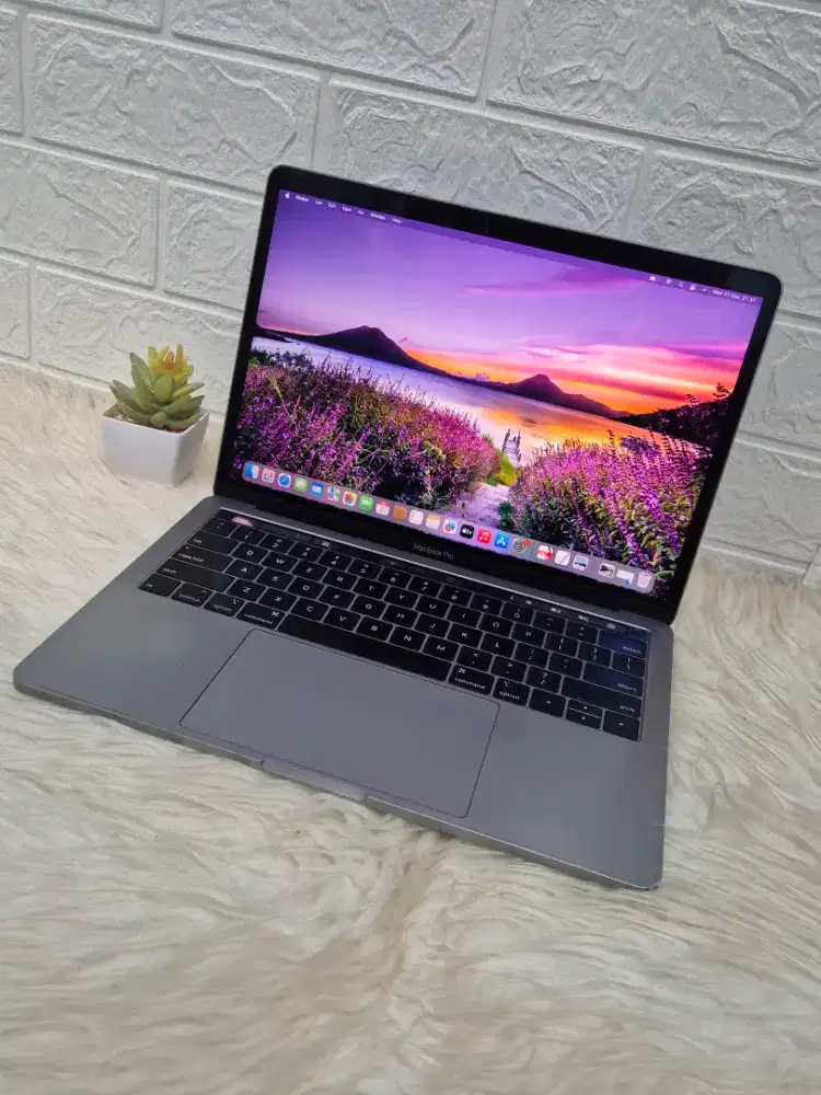 Macbook Pro 2017 TouchBar 256Gb Fungsi Normal