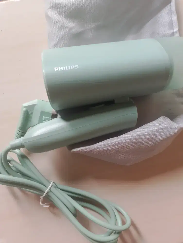 Setrika uap merk Phillips