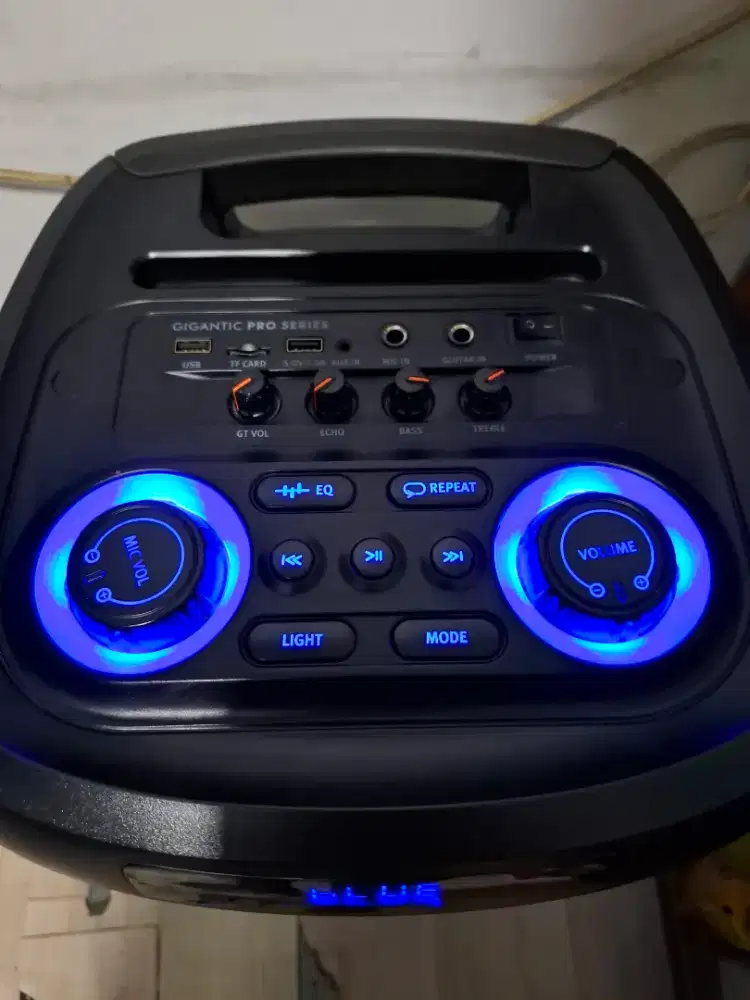 Speaker portable merek cores