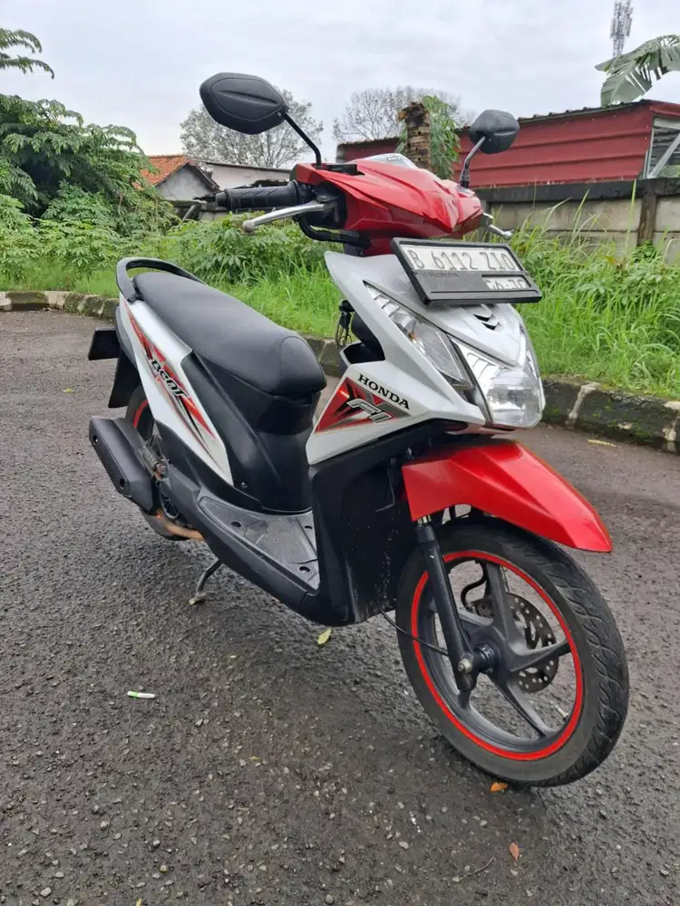 (B) Honda Beat FI Tahun 2015