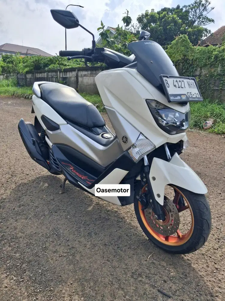(B) Yamaha NMAX 155 Tahun 2019