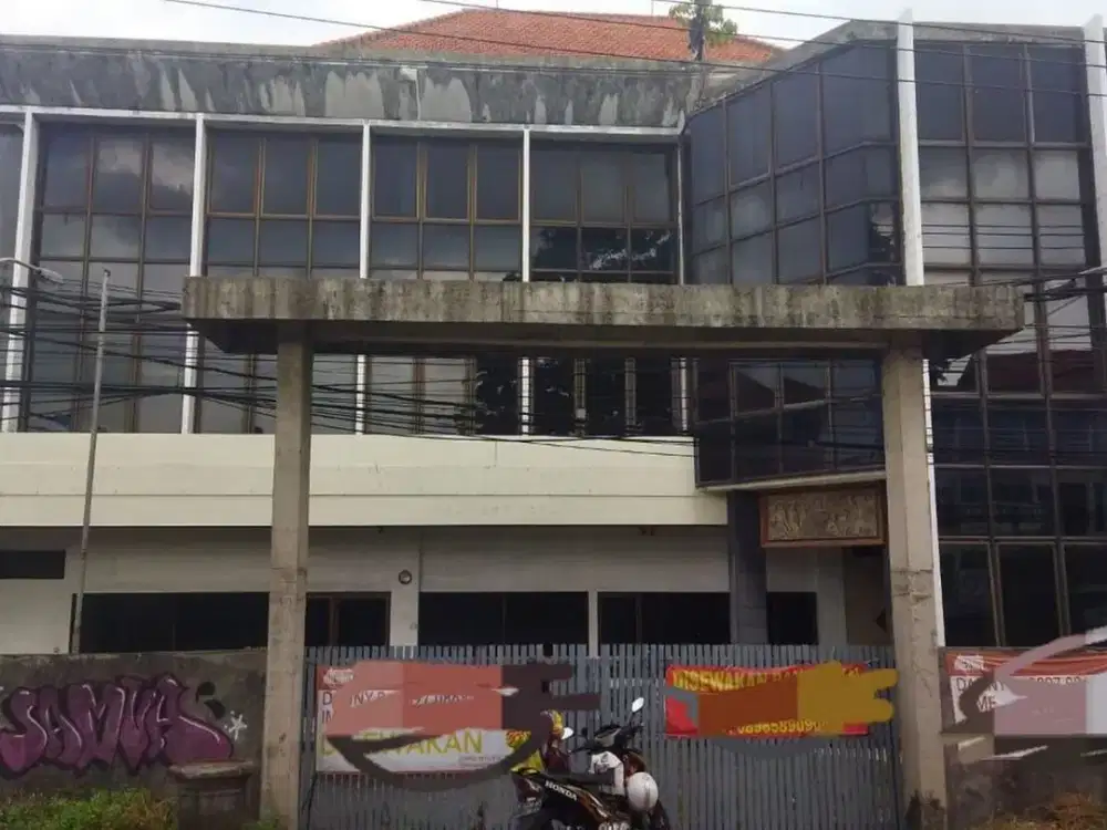 Gedung Komersil 4 Lantai Disewakan, di Imam Bonjol, Denpasar Area