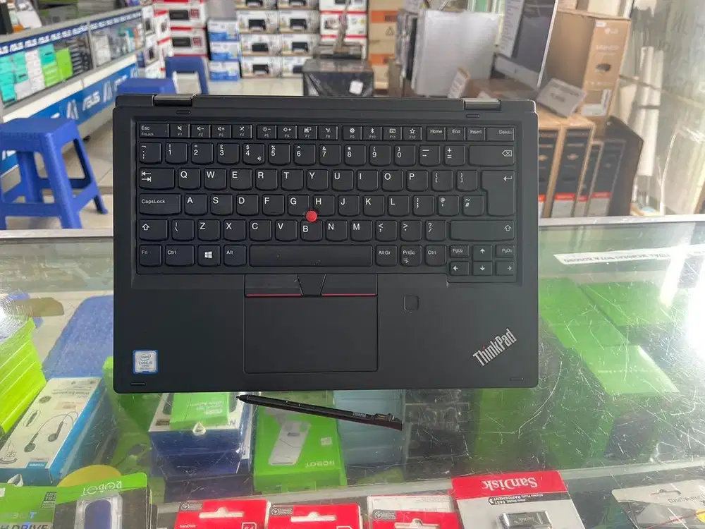 Laptop Lenovo Thinkpad Yoga i5 gen8 ram 8gb ssd 256gb touch garansi 6b