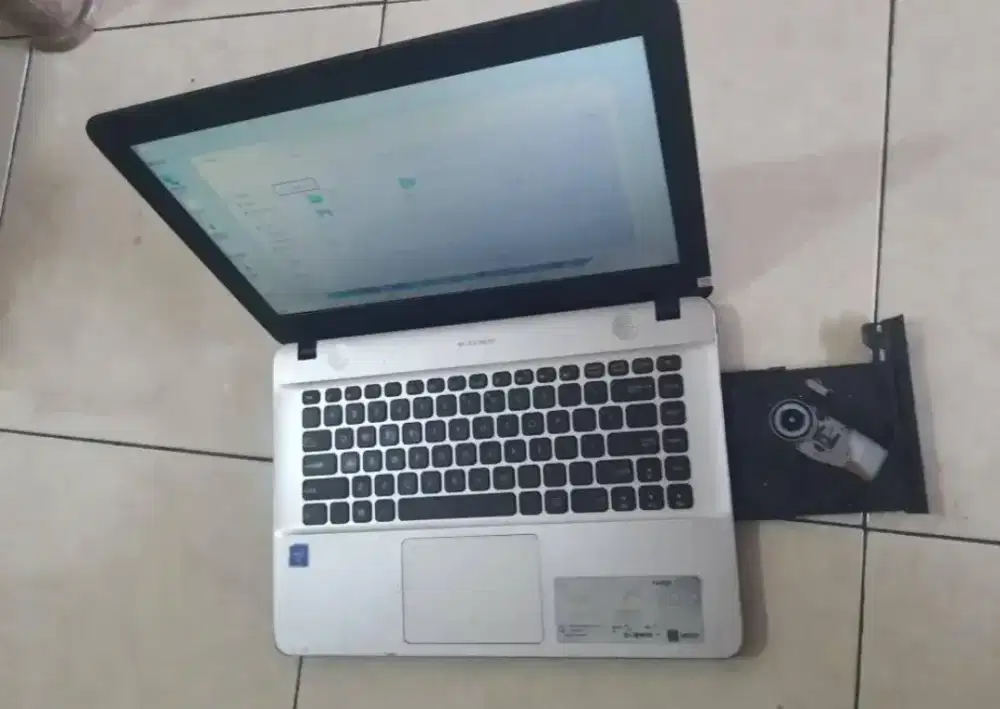 Laptop Axus X441M 14inch(1Tera)win 10+dvd room.Mulus ORi