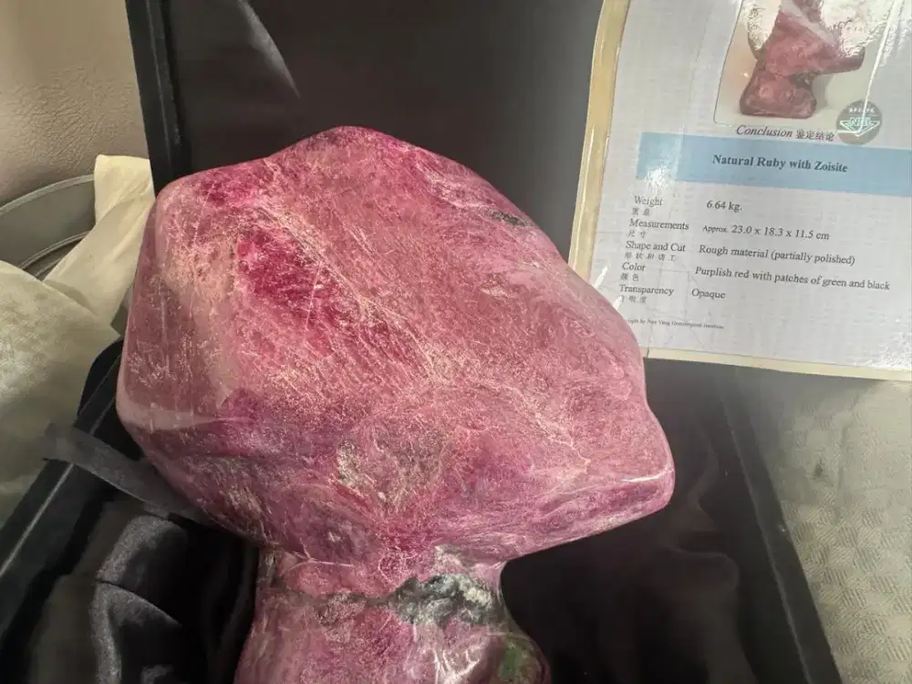 Batu ruby natural zoisite