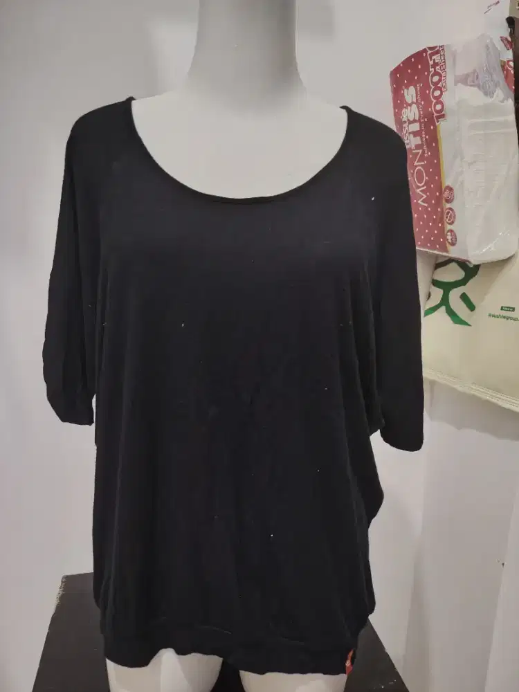 SWT - 04 Atasan Hitam Logo Basic