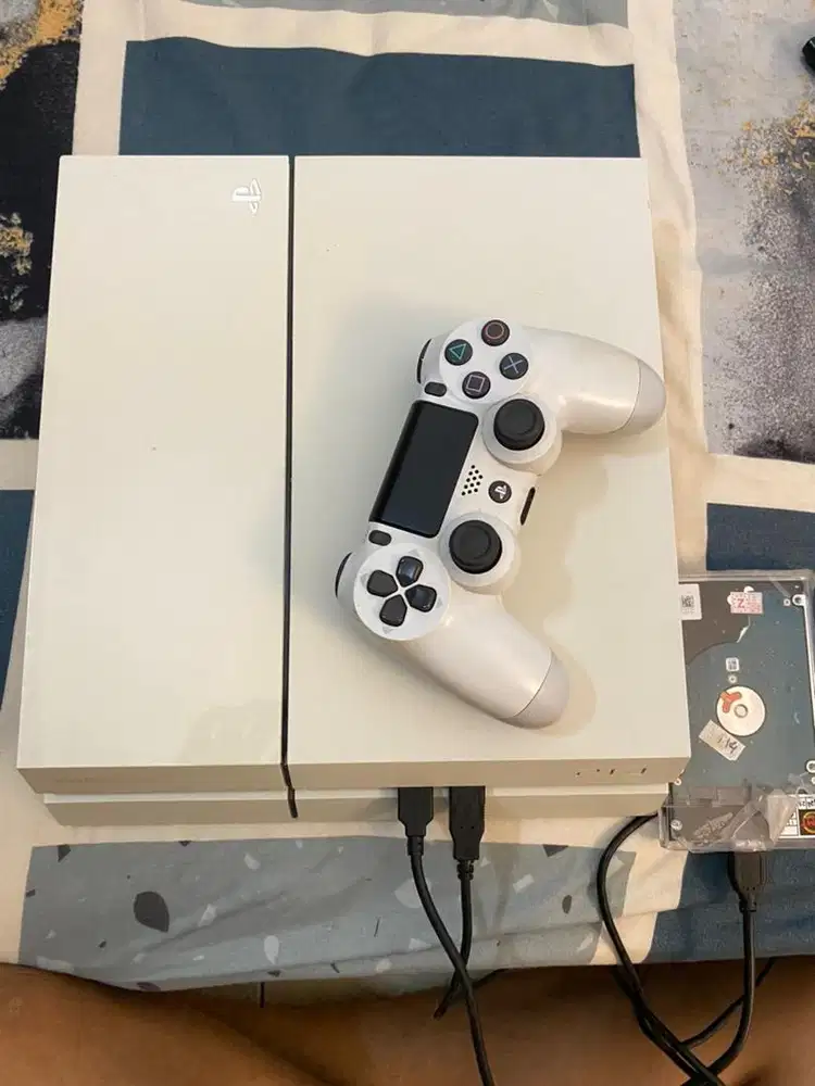 ps 4 fat 1 TB OFW free kaset gta V