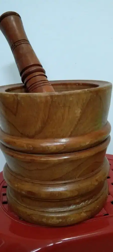 Lumpang untuk menumbuk bumbu dan lain lain