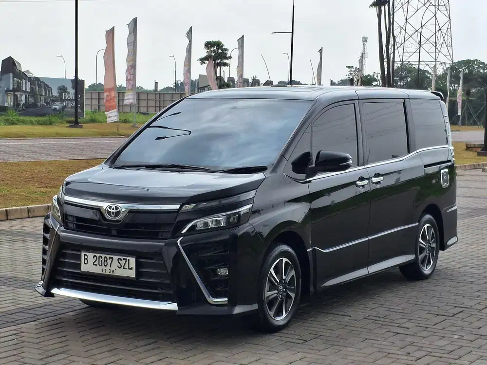 Toyota Voxy 2.0 AT 2017 Bensin