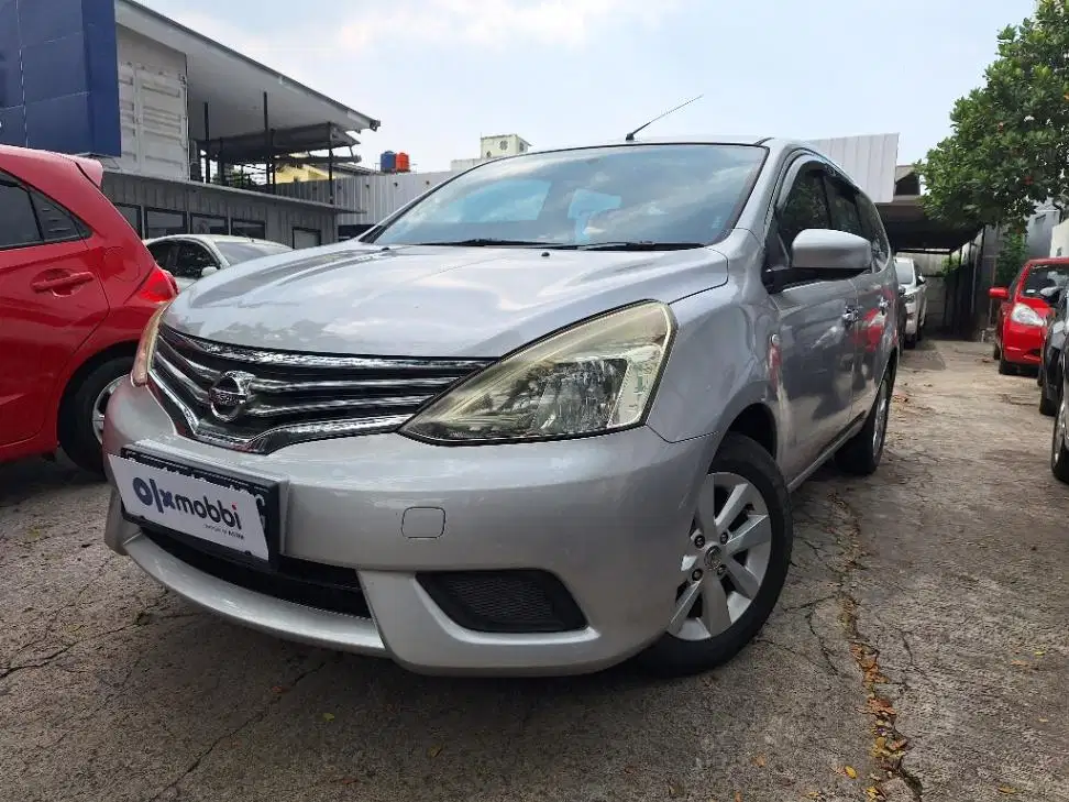 DP MURAH Nissan Grand livina 1.5 SV Bensin-MT 2015 Silver CADYD