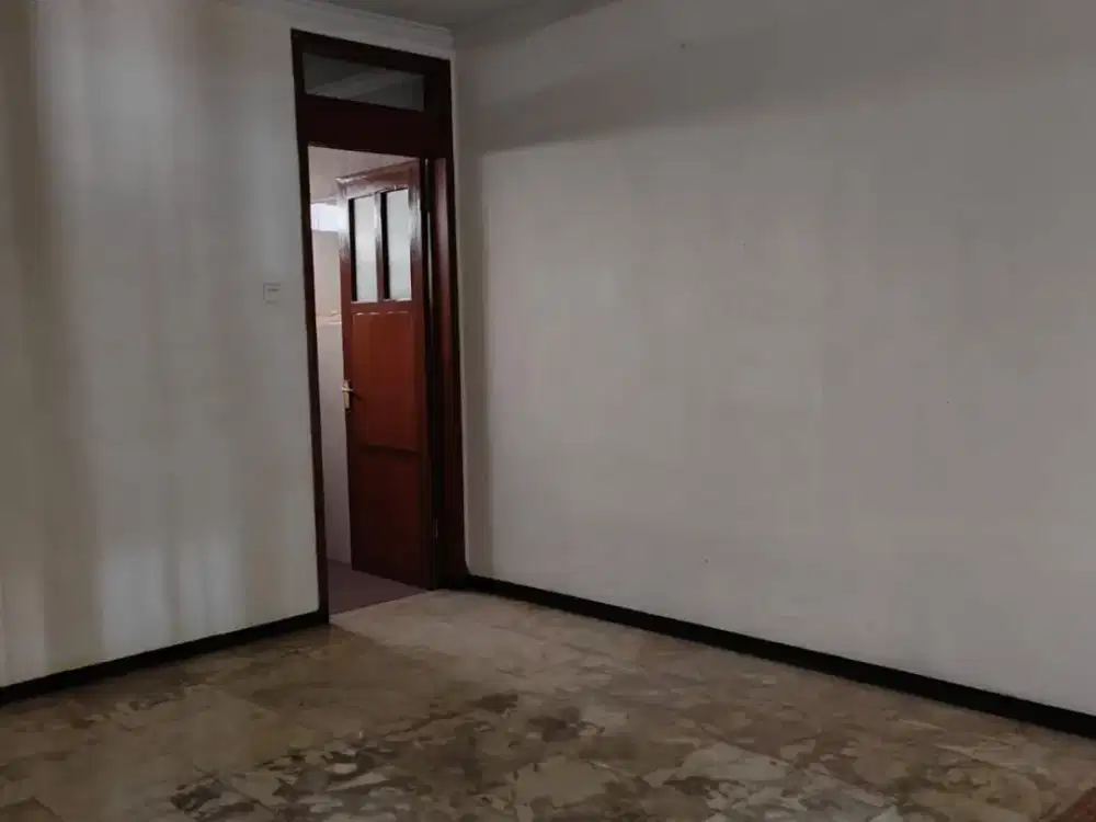DIJUAL MURAH RUMAH TENGAH KOTA BANDUNG JARANG ADA SAYAP RE MARTADINATA RIAU