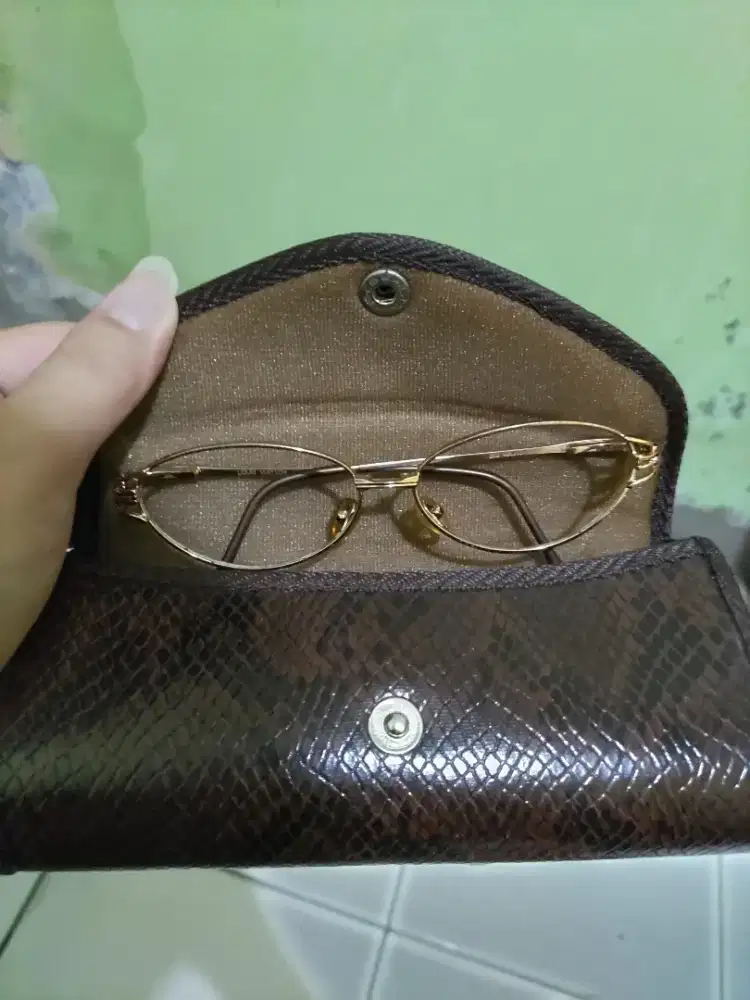 Kacamata Louis Vuitton +Tas Kacamatanya