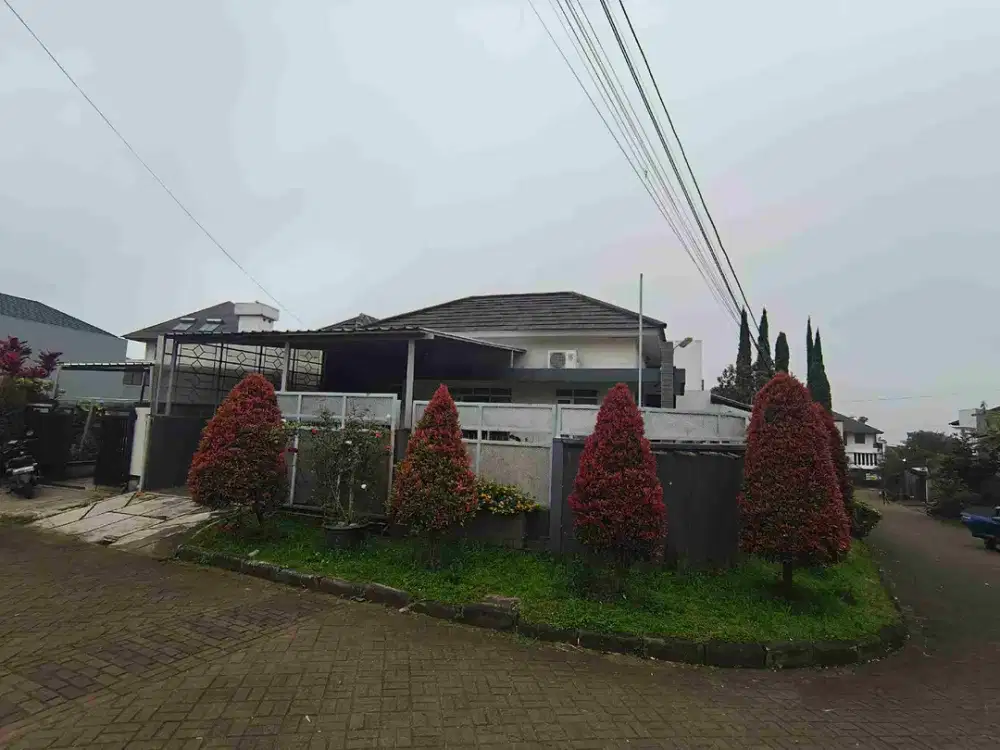 rumah luas hook furnish di setiabudi regency