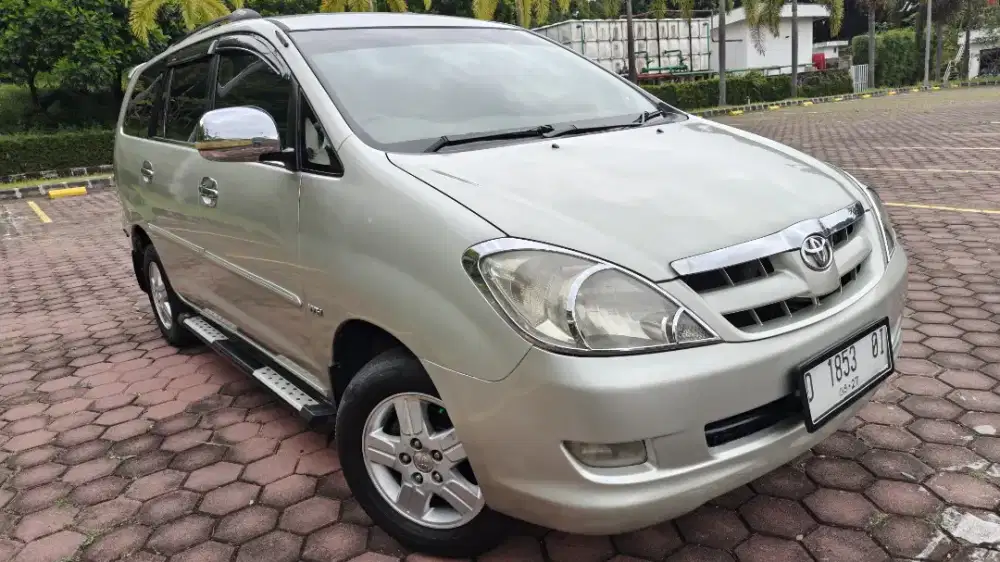 Kijang Innova G 2005