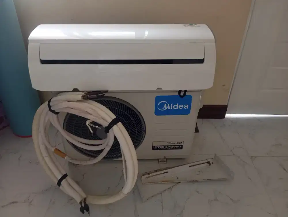 AC Midea bekas 8 bulan pemakaian