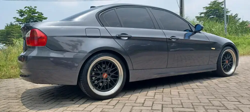 BMW 320i 2008 Bensin