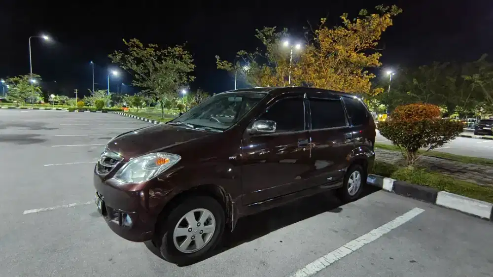 Dijual mobil avanza 2010