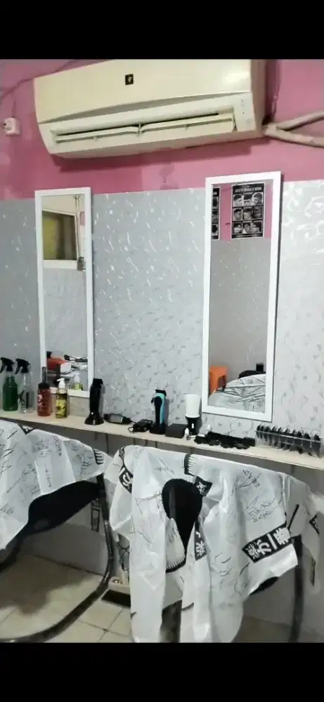 Di cari tukang pangkas rambut pria wanita