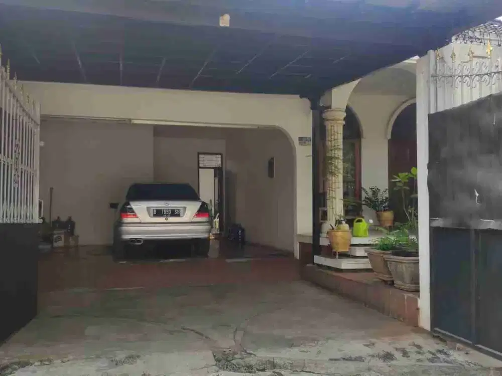 rumah lama hitung tanah dalam komplek tidak ramai dan tidak banjir