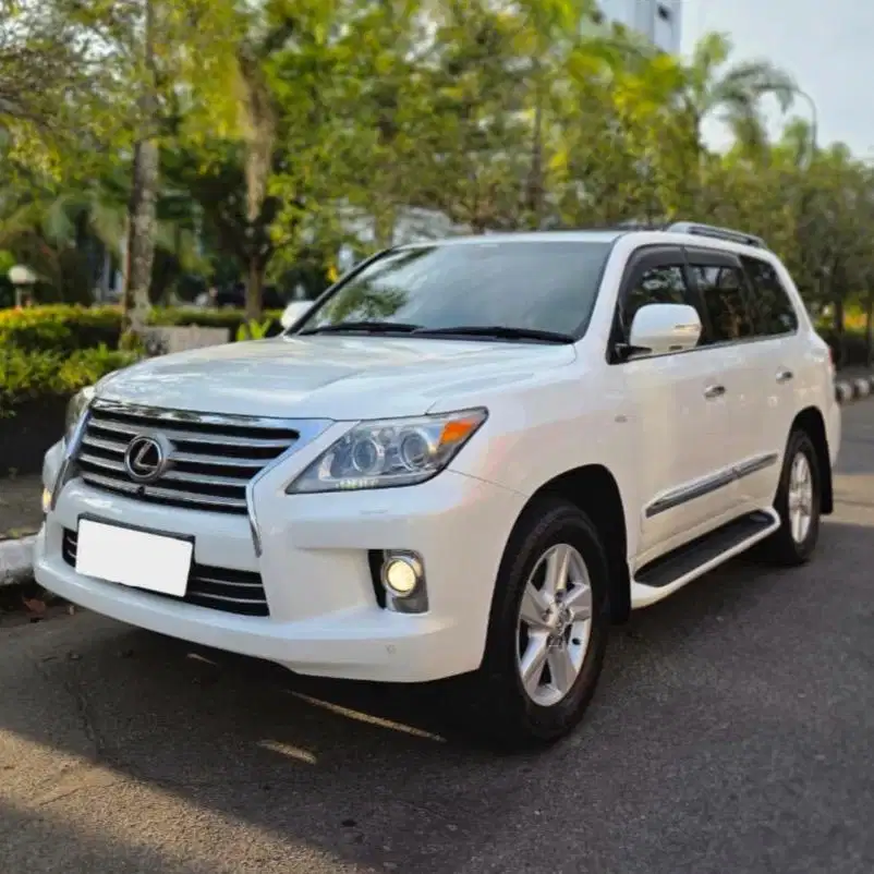 (CASH) Lexus LX570 2011