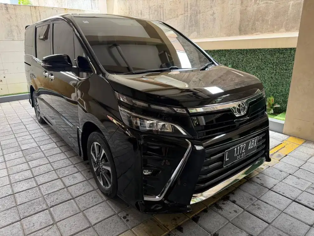 Toyota Voxy 2.0 tahun 2018