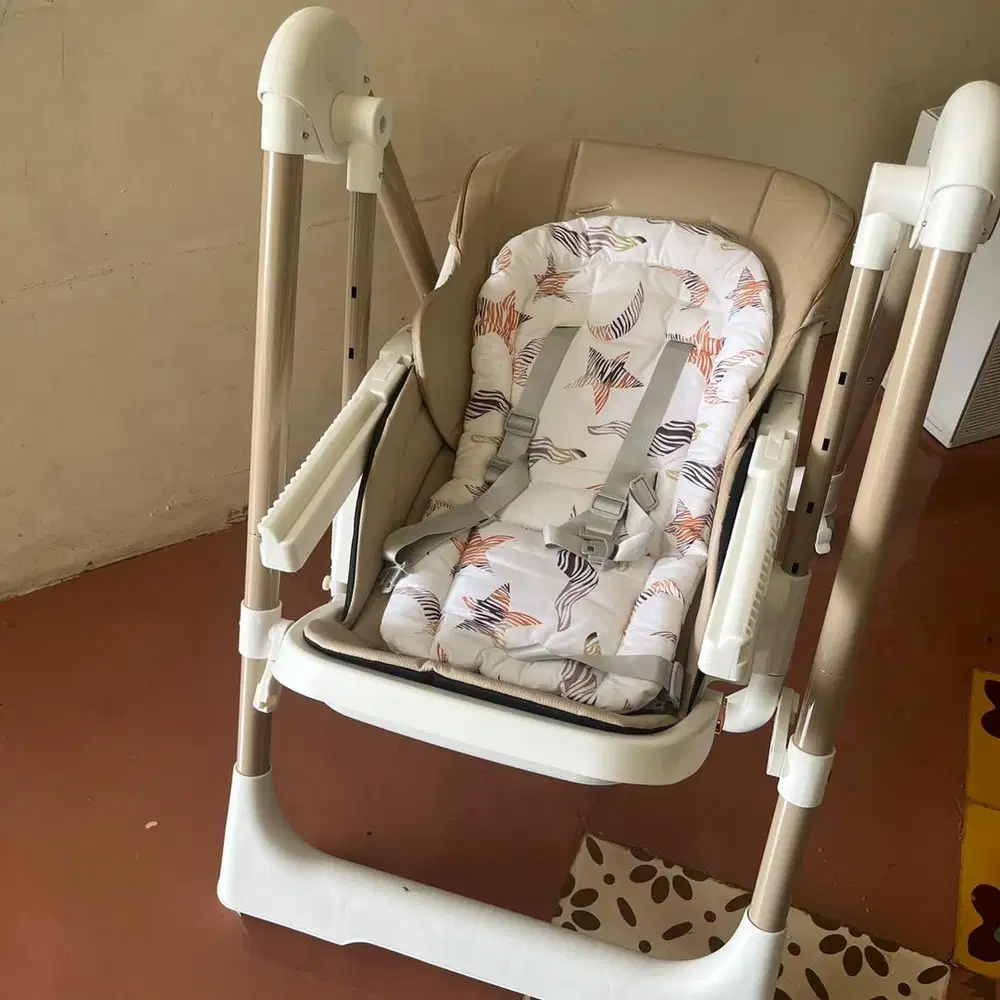 Kursi makan / ayunan bayi , kursi santai anak