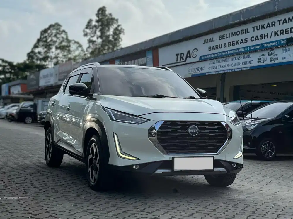 NISSAN MAGNITE PREMIUM AT MATIC 2022 PUTIH TWO TONE