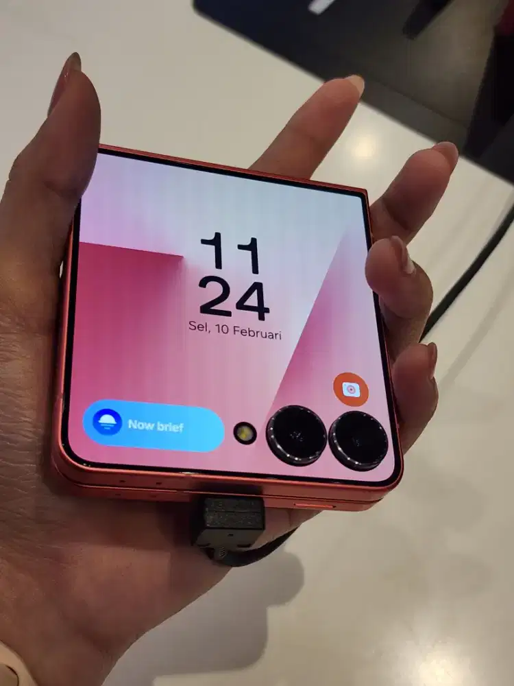 Samsung Galaxy Zflip  dapatkan Free buds3 dan speaker