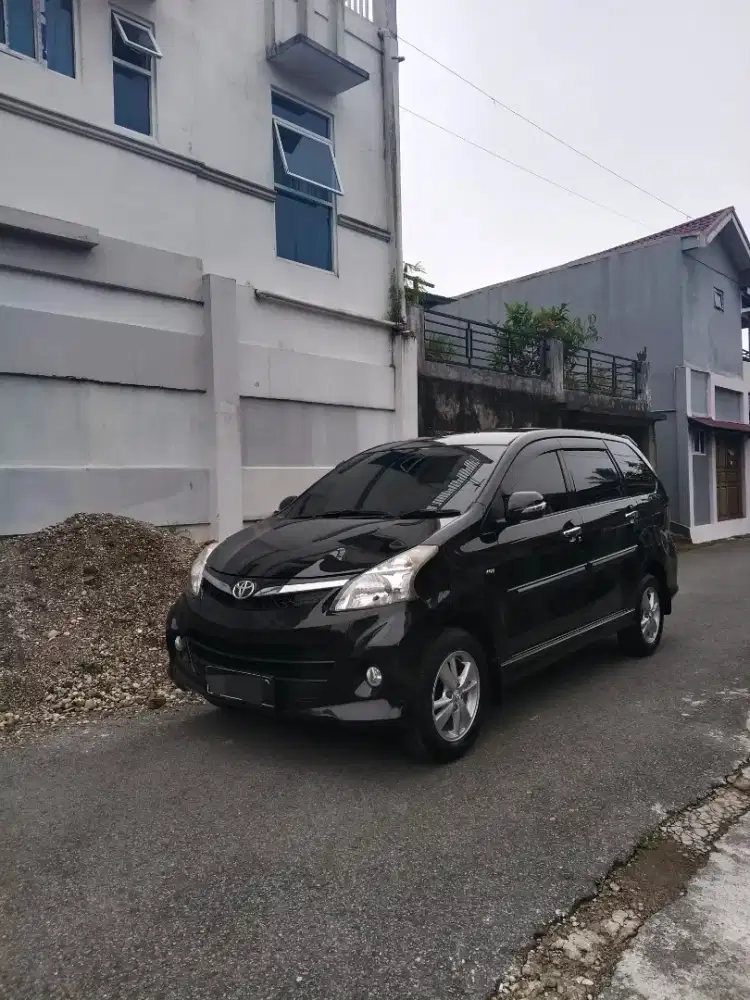 Veloz thn 2012 ex pakaian dokter km 82.rb asli