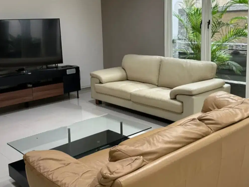 Disewakan Rumah 2 Lantai Siap Huni Furnish  Mewah di Raffles Garden Citraland