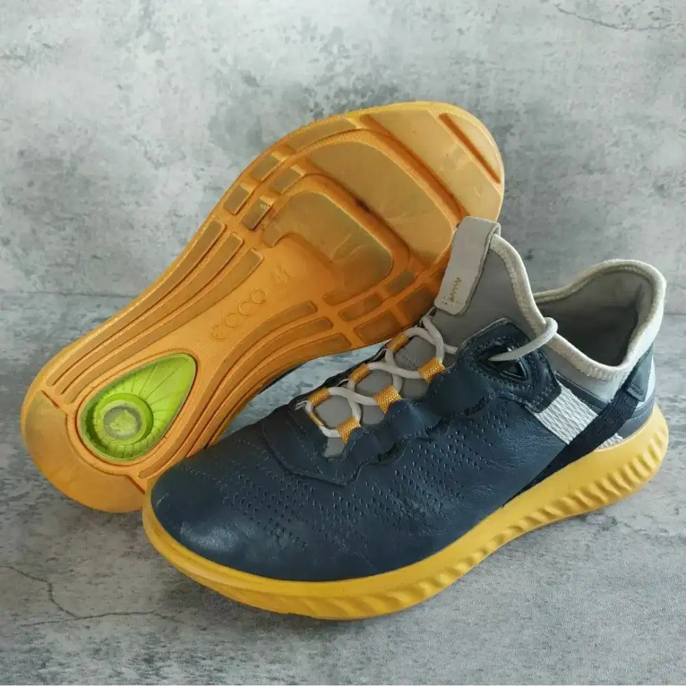 Sepatu Ecco St 1 Lite