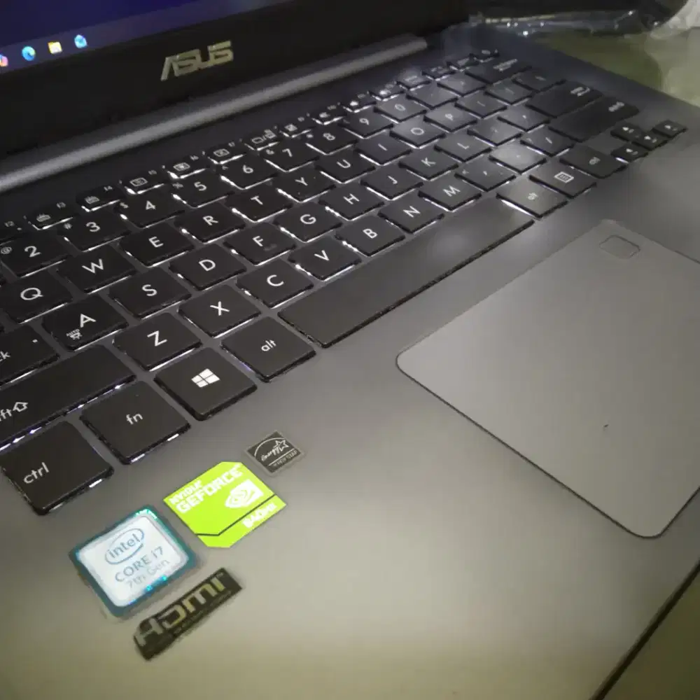 Asus ZenBook ux430uq core i7 VGA Nvidia ram 8gb sdd nvme 256gb slim