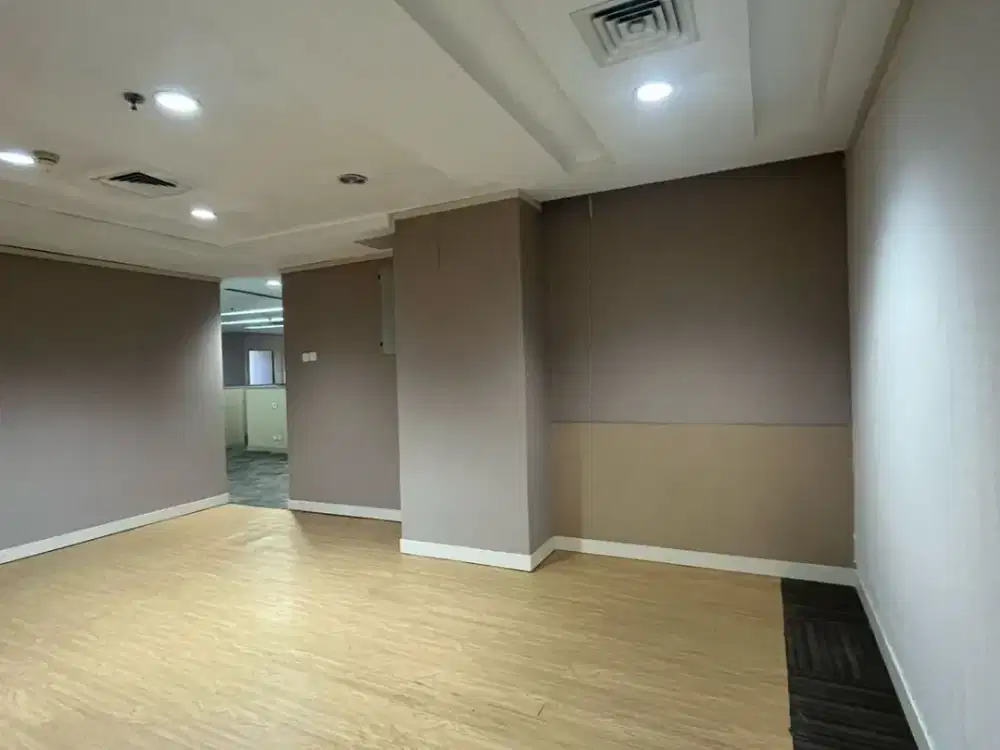 SEWA KANTOR DI JAKARTA  SELATAN  KUNINGAN   247M2  FITTED  150K NEGO