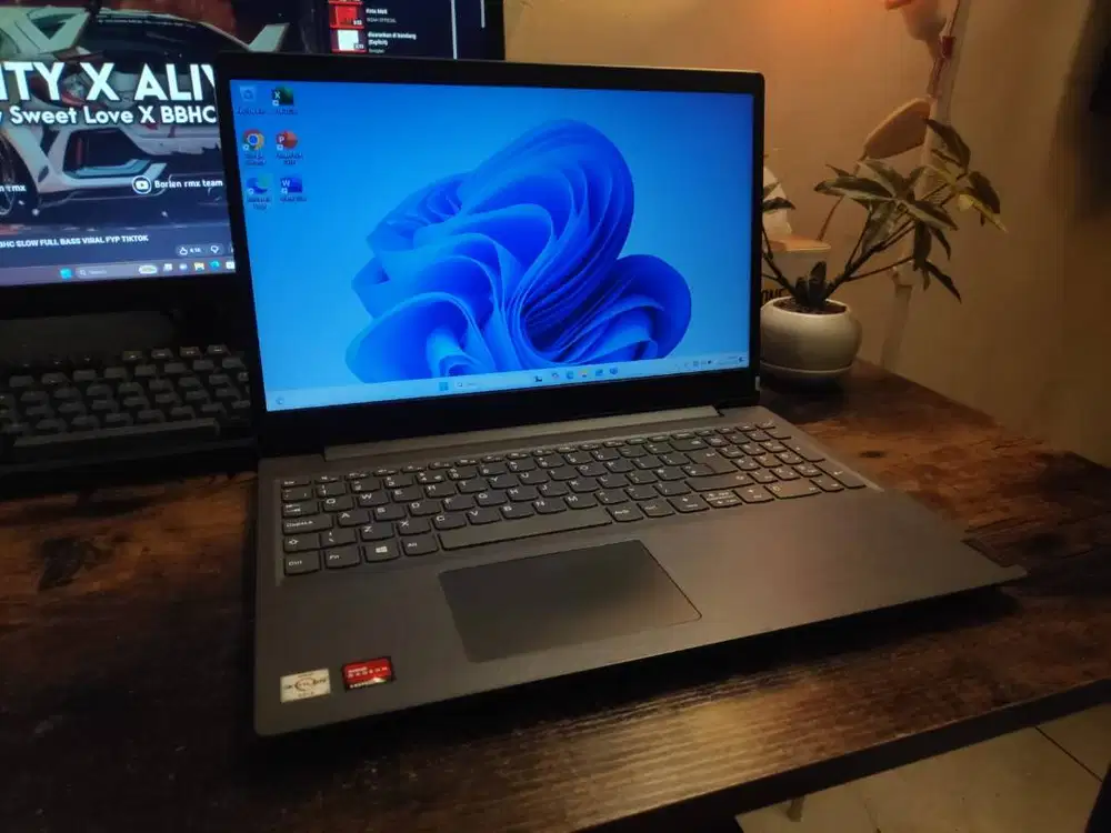 DIJUAL LAPTOP SLIM LENOVO V15-ADA COCOK UNTUK KERJA & SKRIPSIAN