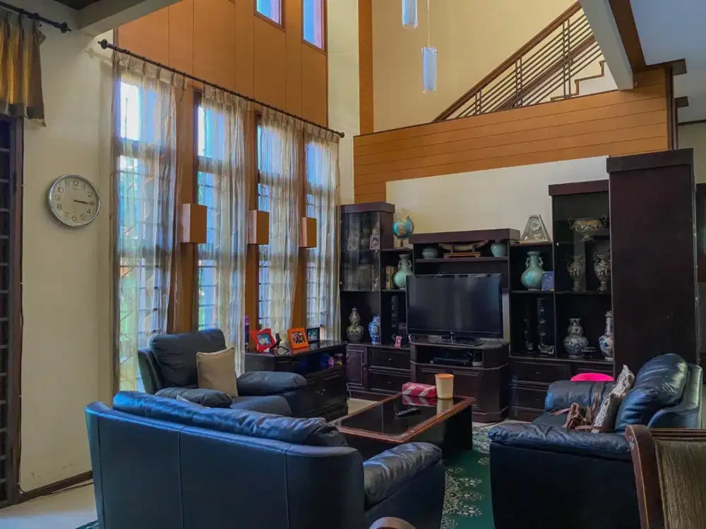 Dijual Rumah Mewah Turangga Lengkong Buahbatu Bandung. Pusat Kota bandung dekat hotel horison. Posisi Hook