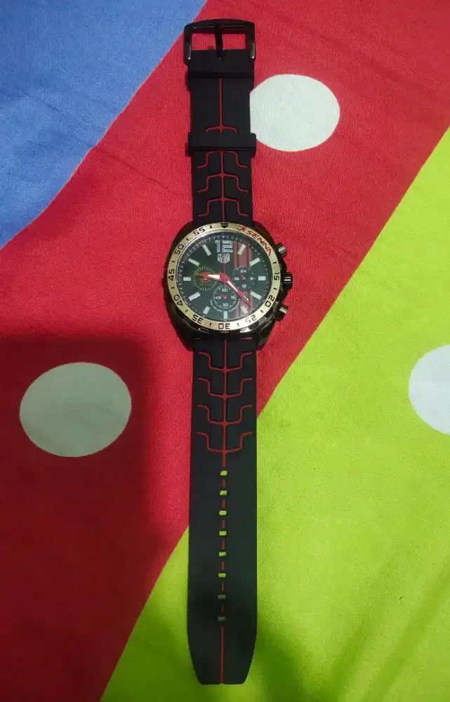 Jam tangan istimewa