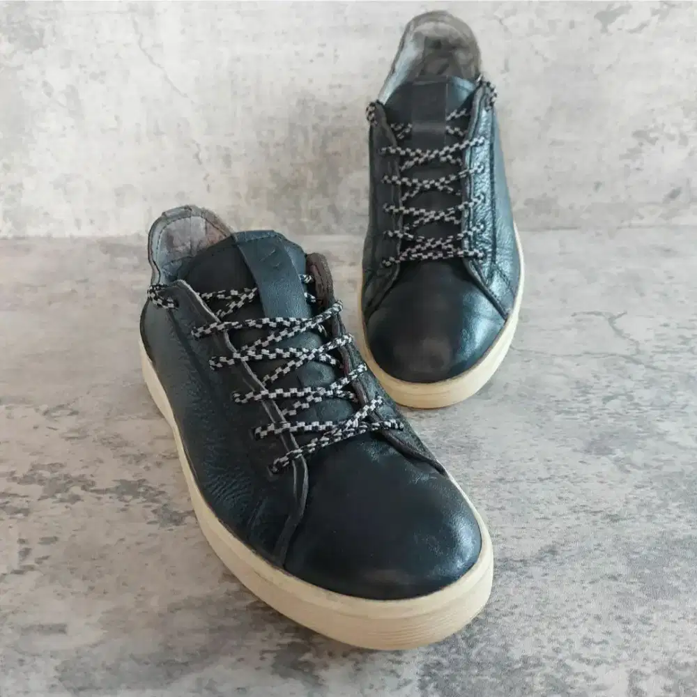 Sepatu Ecco Tray Tech Leather