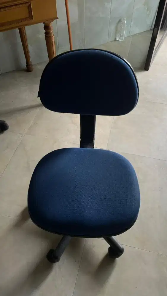 Kursi hidrolik biru kursi kasir kursi belajar