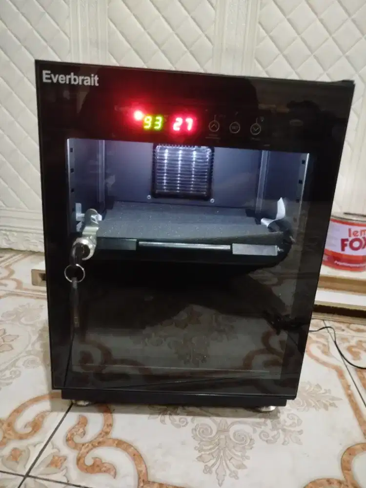 Dry box Cabinet EVERBRAIT cocok untuk penyimpanan kamera