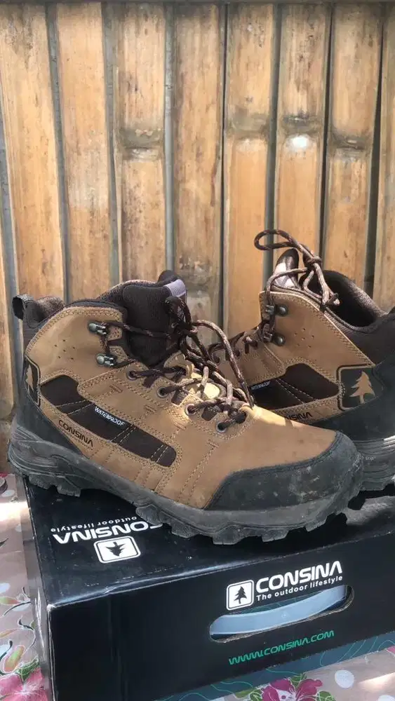 sepatu hiking brand consina
