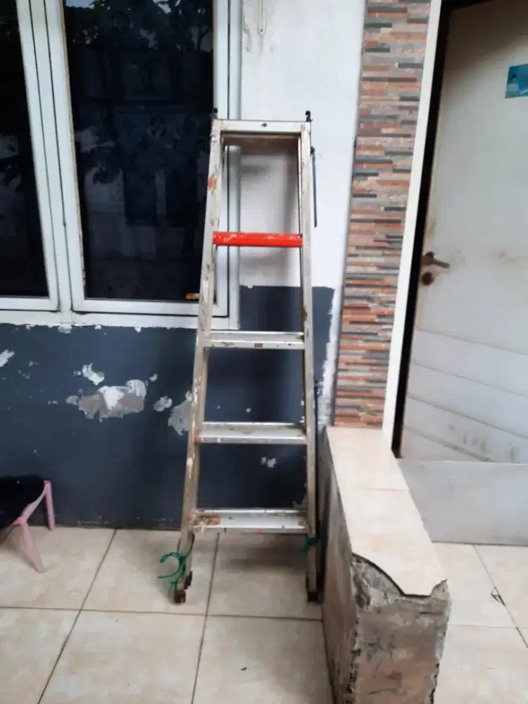 Tangga lipat almunium