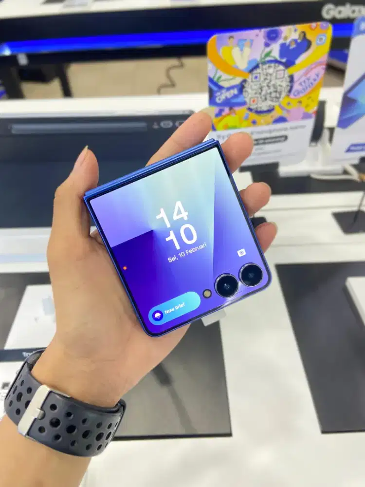 NEW SAMSUNG GALAXY Z FLIP 7