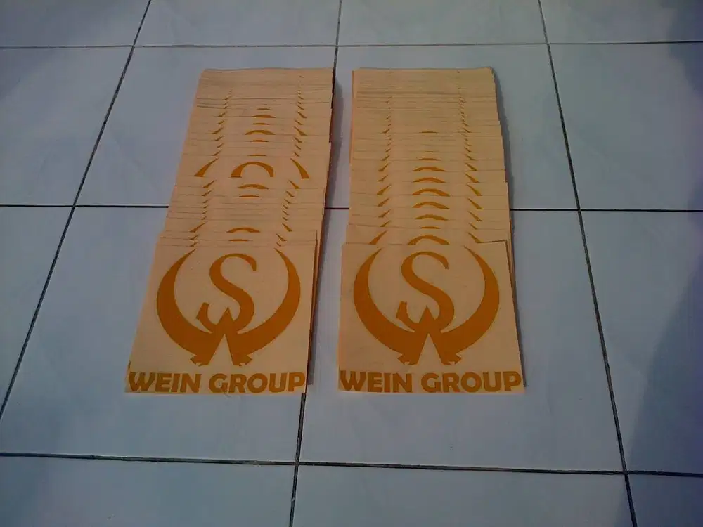 Buat stiker logo sticker tulisan cutting printing skotlit striping