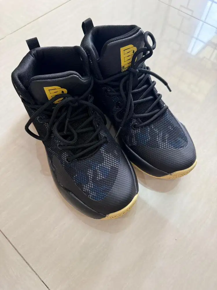 Sepatu basket sekolah hitam ballerbro uk sz 37