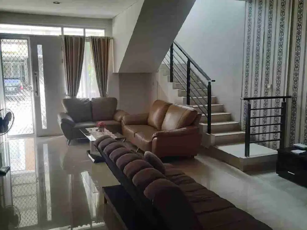 Dijual Rumah Siap Huni Bonus 5 AC, gordyn, kitchen set, mini bar, lampu meja makan di Cluster Maple Summarecon Bekasi