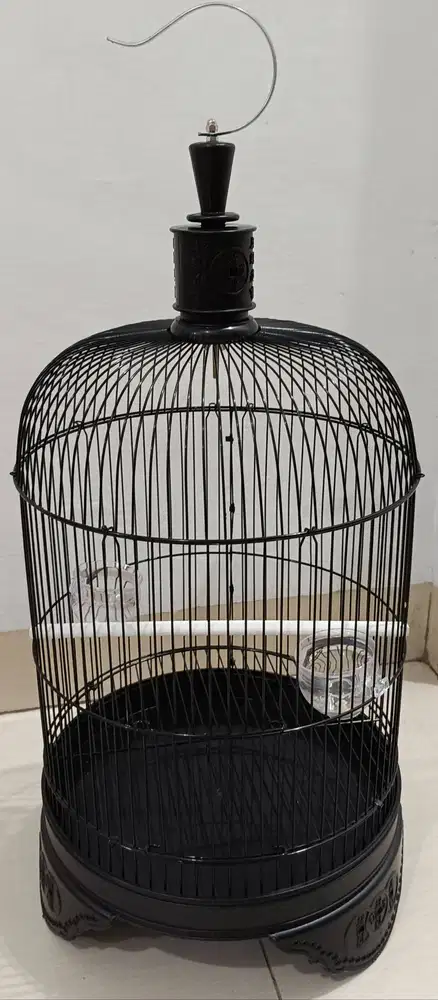 kandang burung bulat besi di Medan.