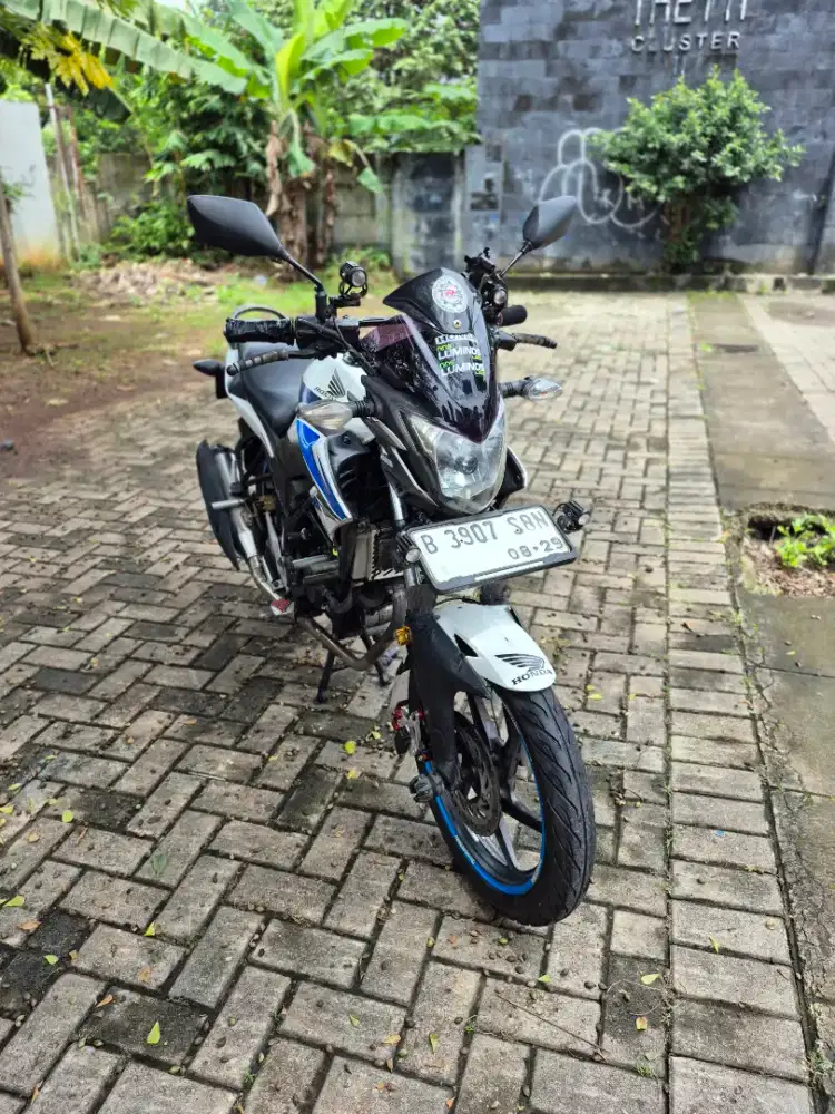 Dijual Honda CB150R tahun 2014 surat lengkap